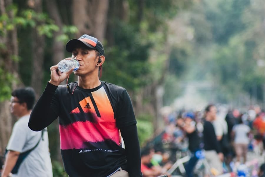 Photo "How do individuals address concerns about fluid balance and the risk of dehydration during fasting periods, especially in physically demanding activities?"