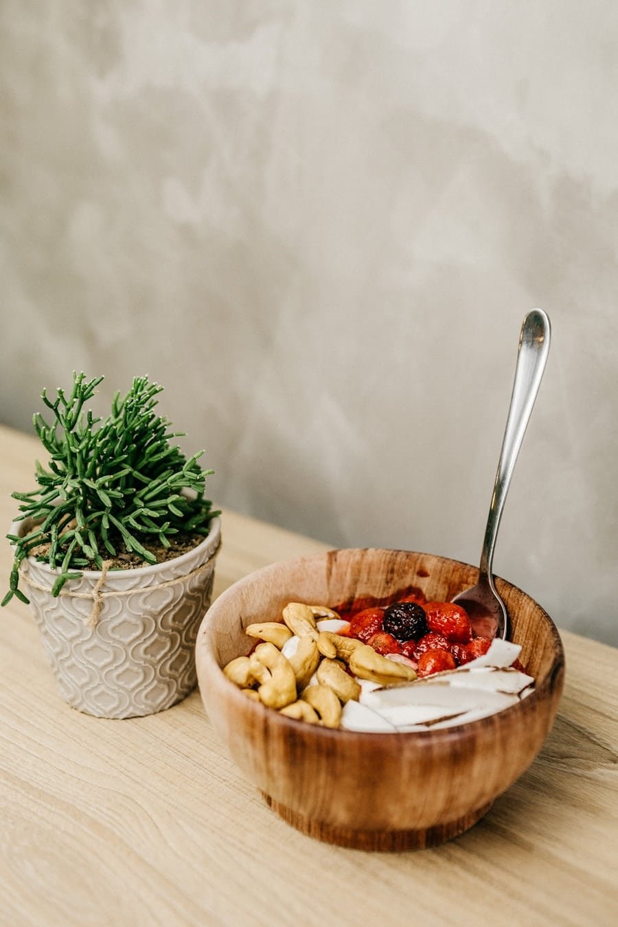 Photo "How Does Intermittent Fasting Affect Individuals with Specific Dental Concerns, Such As Tooth Sensitivity or Dental Crowns?"