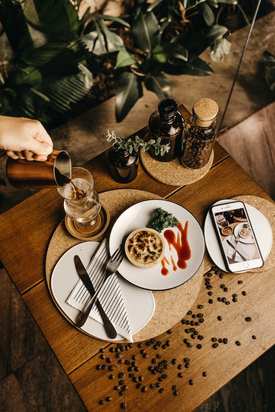 Photo "Keto and the Social Scene: Mastering Mingling Without Breaking Your Diet"
