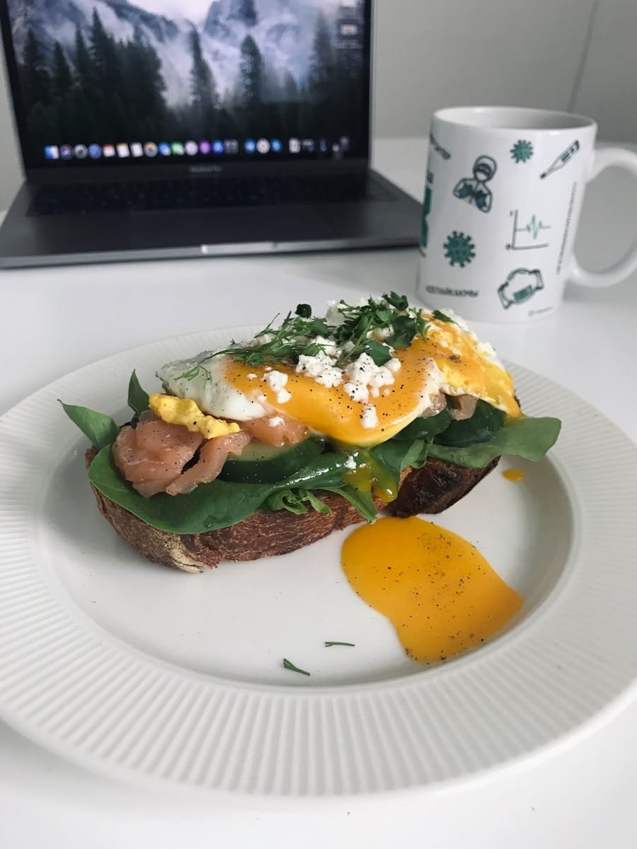 Photo "What Are the Challenges of Following a Keto Diet While Traveling?"