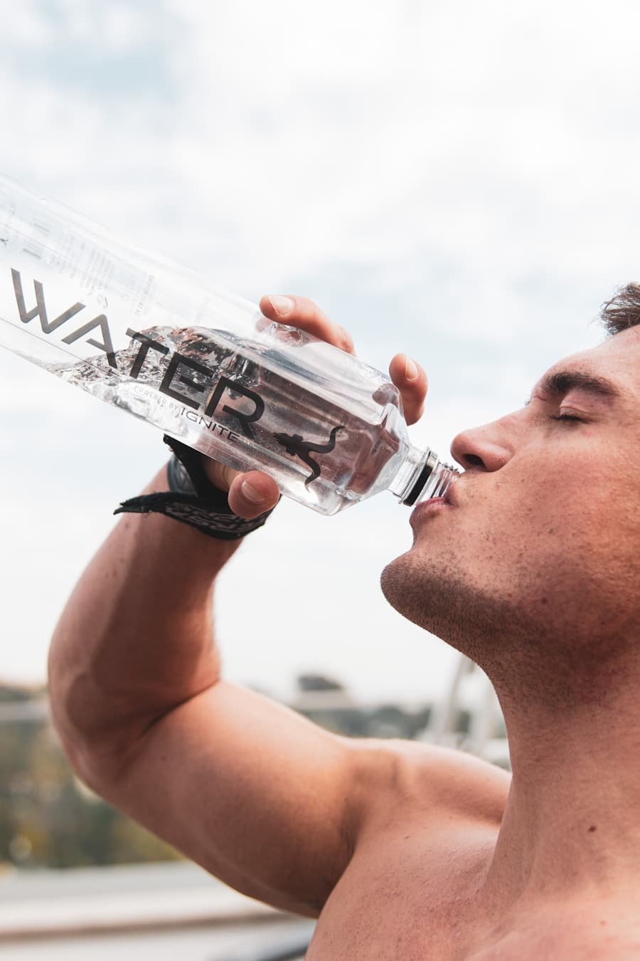 Photo "How Can I Optimize My Hydration While Following a Ketogenic Diet?"
