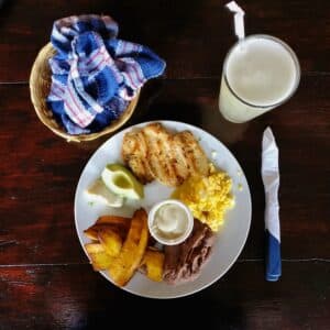 Photo "How Can I Maintain a Ketogenic Lifestyle While Dining Out?"